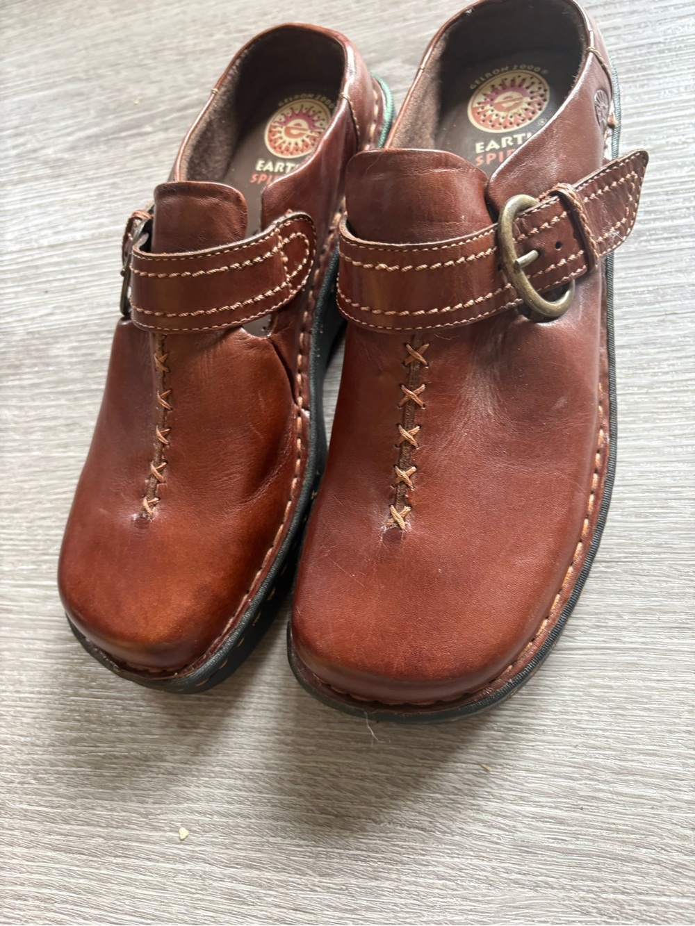 Earth Spirit Chestnut Brown Leather Slip-On clogs